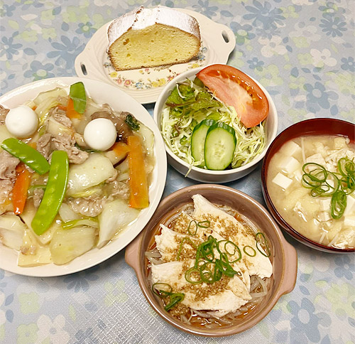 学生寮の食事 フードマイスター考案食事メニュー