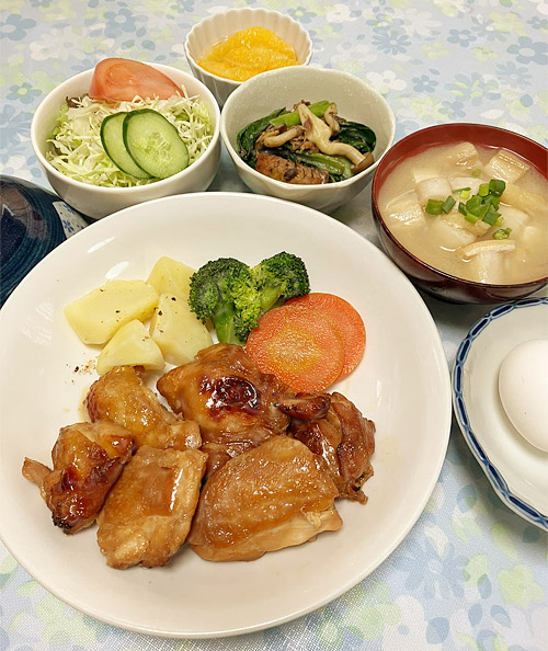 学生寮の食事 フードマイスター考案食事メニュー
